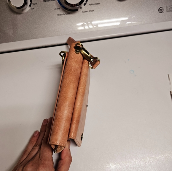 Wristlet wallet, like new.  Excellent condition - Picture 4 of 5